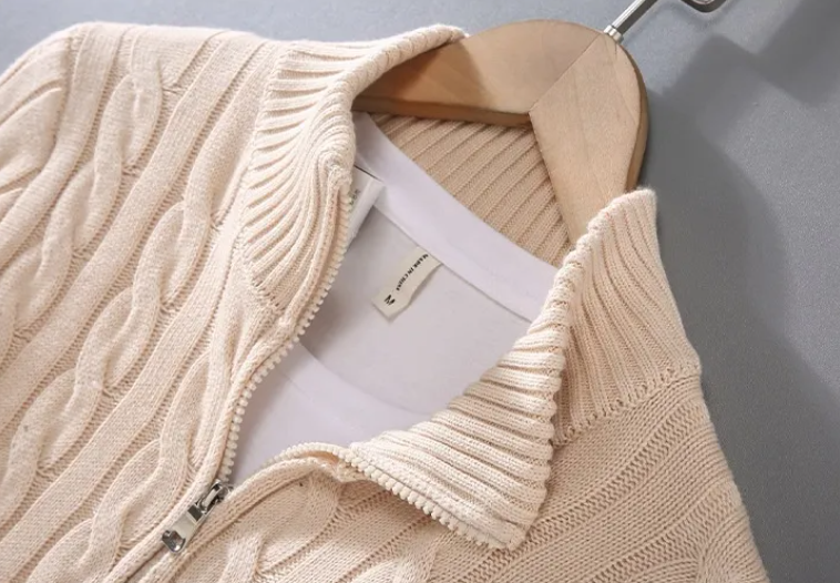 Relaxed Zip-Pullover Knit Sweater — Casual Elegance with Versatile Utility