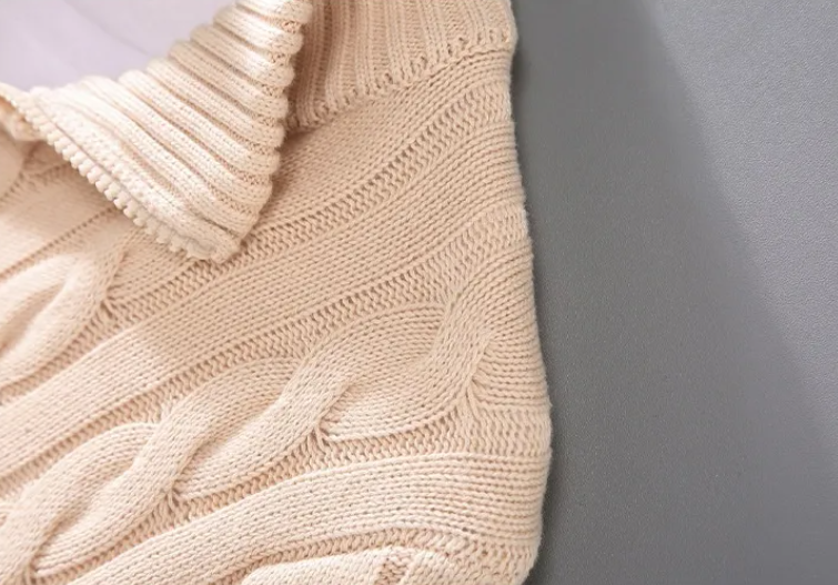 Relaxed Zip-Pullover Knit Sweater — Casual Elegance with Versatile Utility