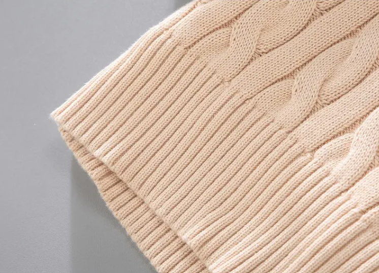 Relaxed Zip-Pullover Knit Sweater — Casual Elegance with Versatile Utility