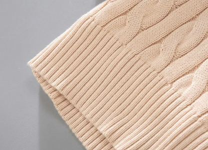 Relaxed Zip-Pullover Knit Sweater — Casual Elegance with Versatile Utility